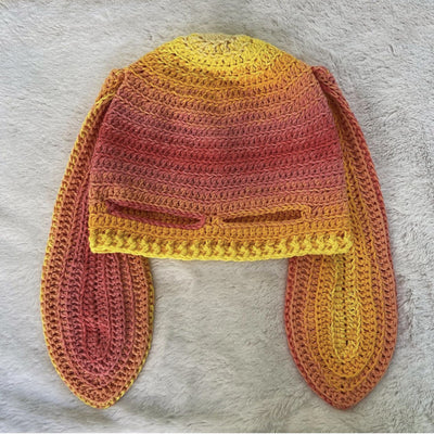 Gorro de Punto Artesanal con Orejas de Conejo, Diseño Divertido con Máscara de Un Ojo y Cuernos - Image 9