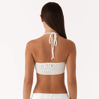 Camiseta Tejida con Escote Halter y Detalles Recortados en Encaje - Image 23