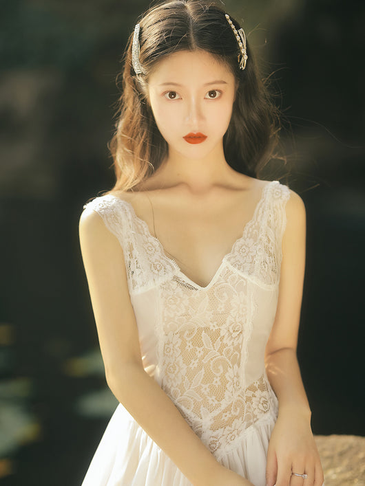 Vestido Blanco de Gasa con Espalda Descubierta y Detalles de Encaje - Image 6
