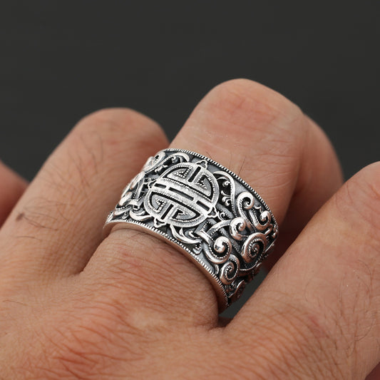 Anillo de Plata con Patrones Grabados y Diseño Vintage