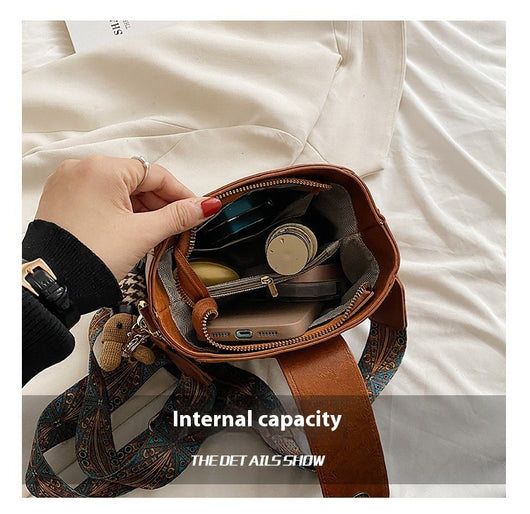 Bolsa Mensajera Retro con Textura Premium - Image 20