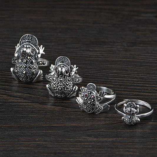 Anillo de Plata Thai Vintage con Diseño de Cigarra y Rana Dorada