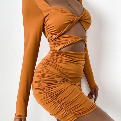 Vestido Plisado con Escote Profundo y Detalle Hueco - Image 4