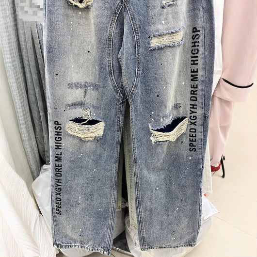 Jeans Rotos con Estampado de Letras y Efecto Pintura Desgastada - Image 4