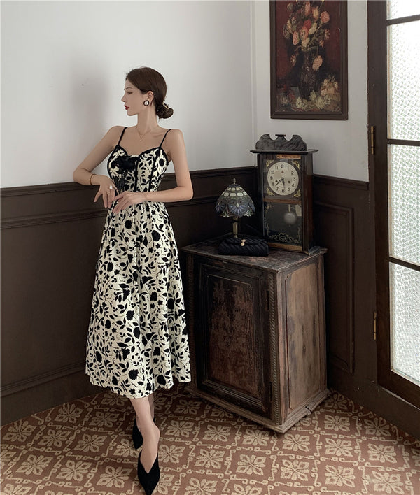 Falda Larga Estilo Hepburn con Estampado Floral y Detalle Cruzado