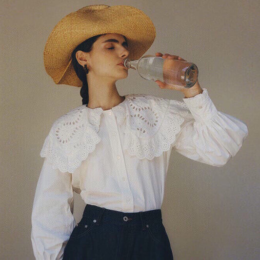 Camisa Blanca de Lino con Solapa Ancha y Bordado Retro de Loto Calado