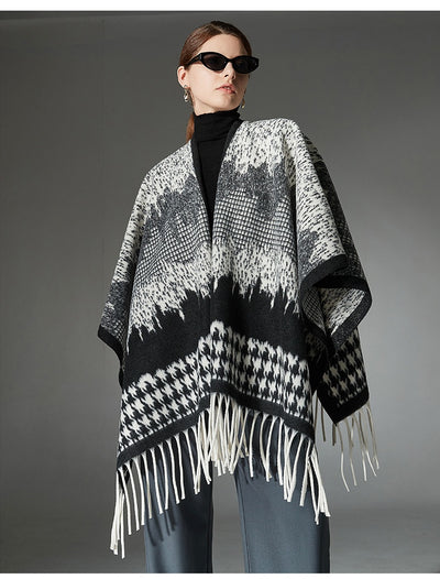 Capa Chal de Lana Cuadros Blanco y Negro con Borlas - Image 19