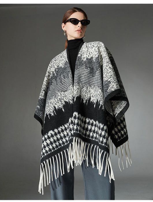 Capa Chal de Lana Cuadros Blanco y Negro con Borlas - Image 19