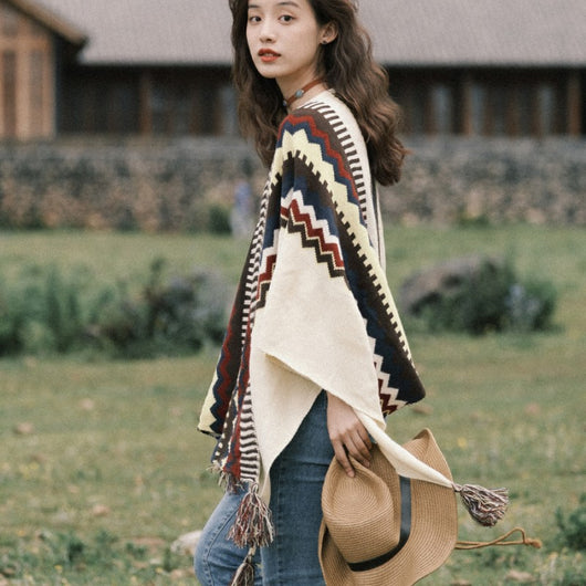 Capa Boho con Borlas - Bufanda Tejida Cálida y Elegante - Image 9