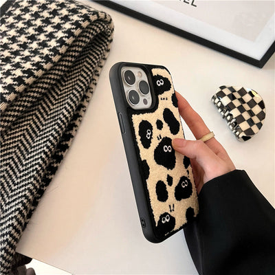 Funda de Felpa Bordada con Adorables Briquetas para Teléfono - Image 13