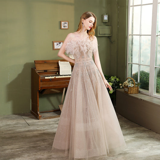 Vestido de Noche Elegante con Plumas Premium - Image 9