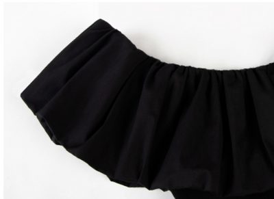 Vestido Negro Elegante con Volante y Hombro Descubierto - Image 7