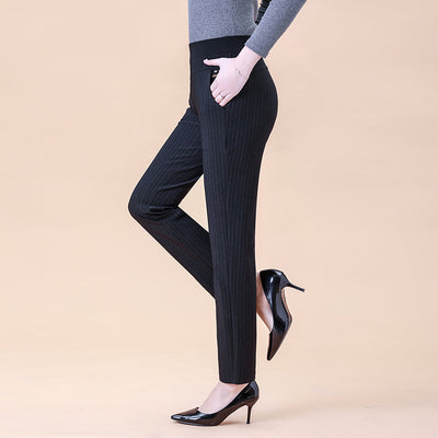 Pantalones Negros Talla Grande para Mujer con Cintura Ajustada y Corte Recto - Image 8
