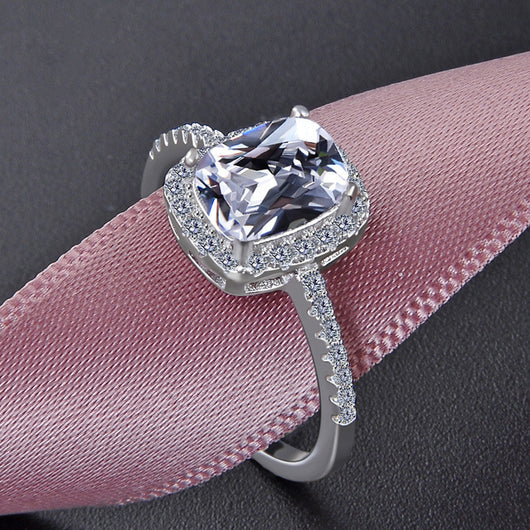 Anillo de Diamante Simulado con Brillo Realista - Image 9