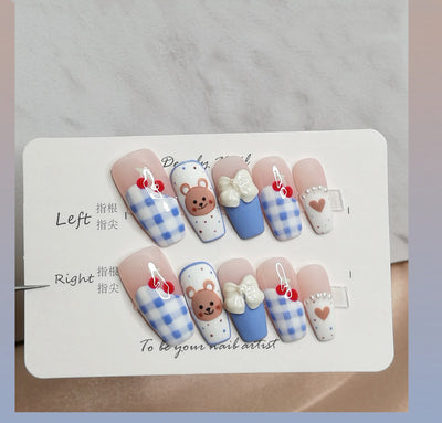Osito Decorativo Cuadriculado Pintado a Mano con Detalles en Uñas - Image 3