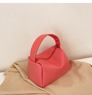 Bolso de Mano con Cadena Dorada - Diseño Versátil Primavera - Image 15