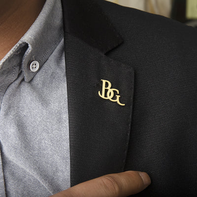 Broche de Solapa Doble Letra para Traje Ejecutivo - Image 4