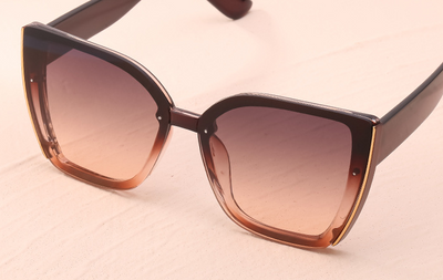 Women's black cat-eye sunglasses with large frames, gradient gray lenses, and gold-tone accents. - Image 18