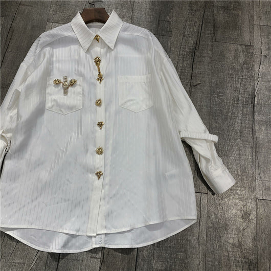 Blusa Blanca con Rayas y Logo Dorado en Acetato Imitación - Image 13