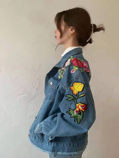 Chaqueta Denim Floral Suelta con Detalles Perforados - Image 9