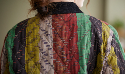 Abrigo Acolchado Étnico Retro para Mujer - Diseño Literario y Artístico - Image 12
