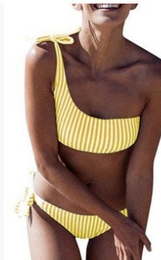 Bikini Azul a Rayas con Tirante Inclinado y Diseño Dividido - Image 6