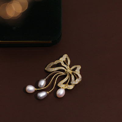 Broche de Perla Dulce Agua con Moño Elegante - Image 4