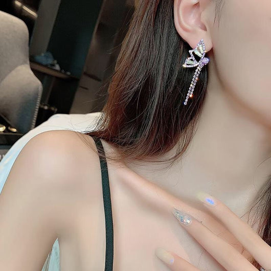 Aretes de Mariposa con Diamantes Brillantes y Borlas - Image 6