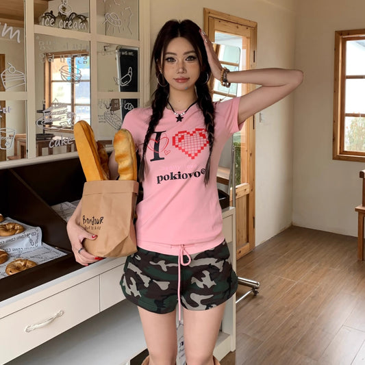 Blusa Ajustada Femenina con Estampado de Corazones