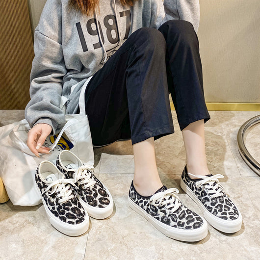 Tenis Casuales con Estampado de Leopardo Coreano en Negro y Blanco - Image 10