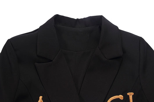 Blazer Negro Entallado con Letras Bordadas para Mujer - Image 18