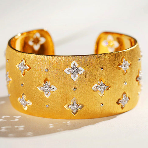 Pulsera Hueca de Trébol de Cuatro Hojas con Circonita Micro Incrustada - Image 8