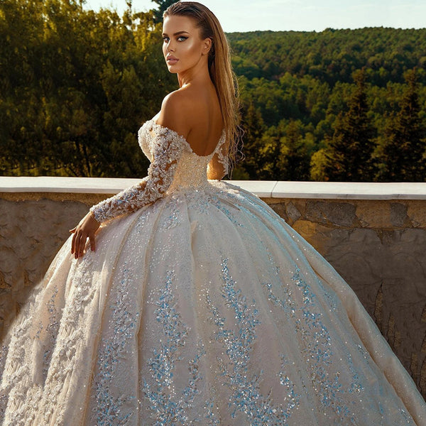 Vestido de Novia Largo Brillante con Lentejuelas, Cintura Ajustada y Espalda Descubierta - Image 6