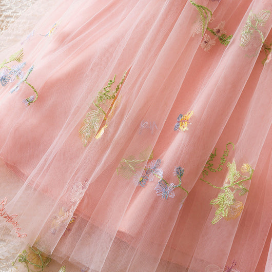 Vestido Princesa Navideño con Bordado Floral y Malla - Image 12