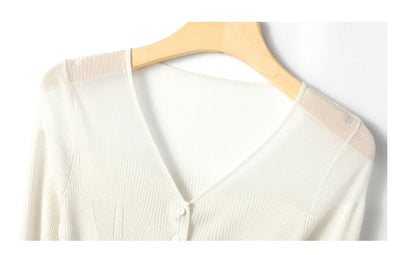 Blusa Escote Profundo Abotonada Manga Larga - Image 8