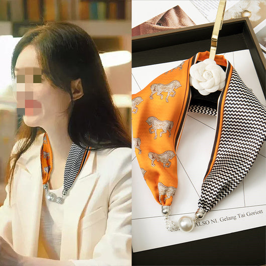 Pañuelo de Seda con Broche Magnético y Collar de Perlas para Mujer - Image 4