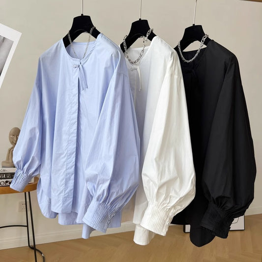 Blusa Suelta con Mangas Plisadas y Detalle de Borlas