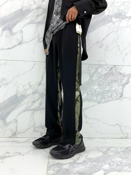 Pantalón Otoño-Invierno con Detalle Floral Lateral y Cintura Ajustada