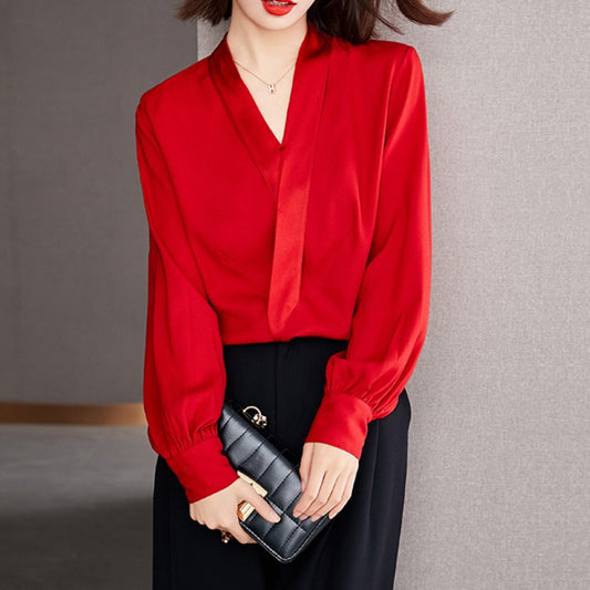 Blusa de Seda Rojo Satinado con Escote V y Detalles en Gasa - Image 2