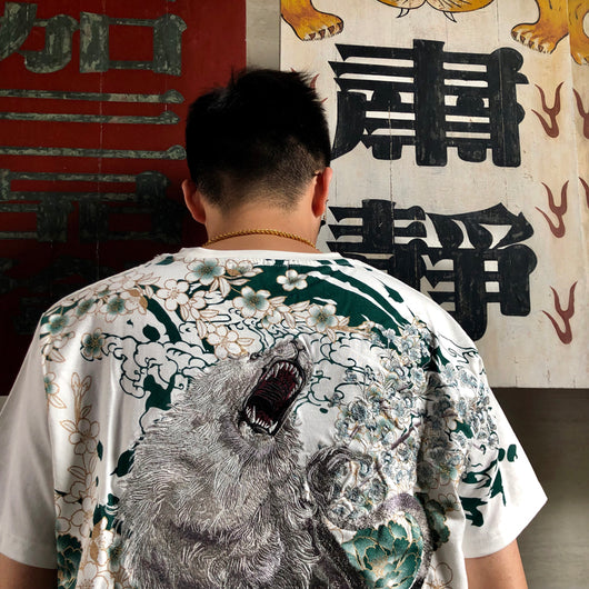 Playera con Bordado de Peonía León y Bestia - Image 26