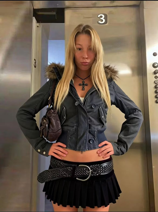 Chaqueta Corta para Mujer con Capucha Forrada en Pelaje - Image 11