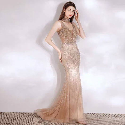 Vestido de Noche Elegante para Mujer con Escote Profundo y Cola - Image 6
