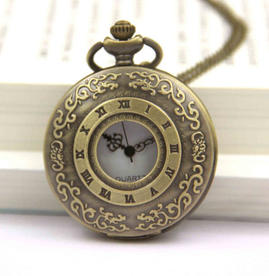 Reloj de Bolsillo Vintage Estilo Europeo con Patrón Nube Romana y Cadena - Image 7