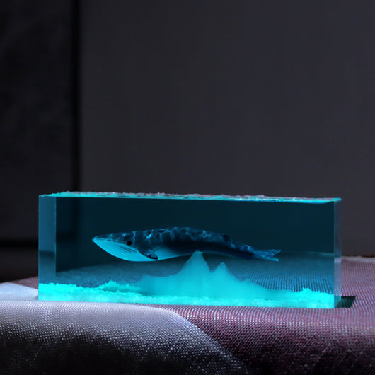 Lámpara Decorativa de Ballena en Resina - Iluminación de Lujo para Amigos - Image 13