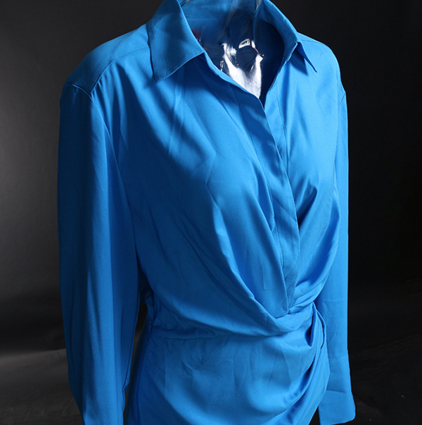 Vestido Camisero Asimétrico con Pliegues y Corte Slim