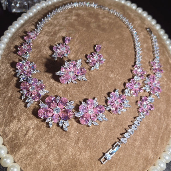 Conjunto de Joyería Floral con Circonita Completa: Collar, Aretes, Pulsera y Anillo