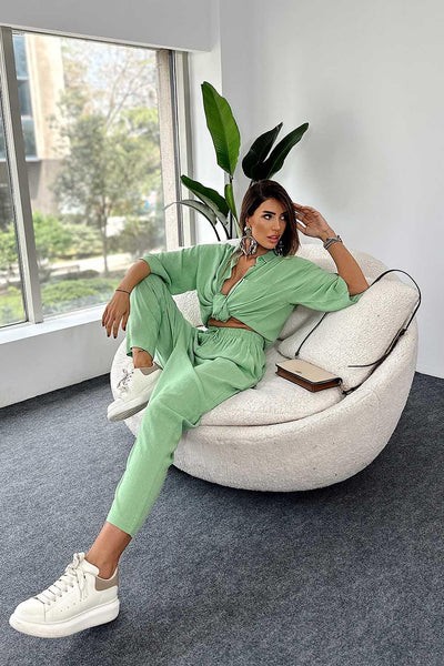 Conjunto de Dos Piezas: Blusa con Mangas Divididas y Pantalón Elástico - Image 13