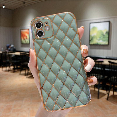 Funda para Celular Piel de Cordero Electrochapada con Diseño Diamante - Image 3