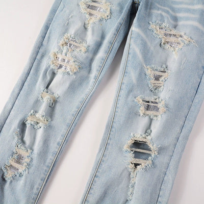 Jeans Ajustados para Hombre con Parches Diamante Claro y Detalles Perforados - Image 24