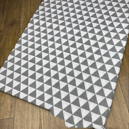 Almohada Decorativa y Cortina de Tela Estampada Algodón y Lino con Patrón Triangular - Image 9